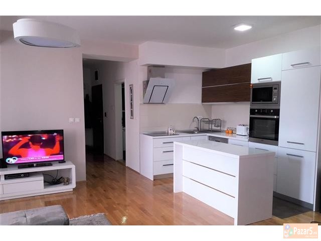 Се изнајмува 60м2 стан во Карпош 2