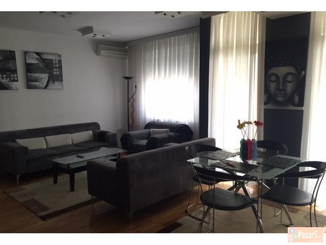 Се изнајмува луксузен стан 93м2 позади Универзална