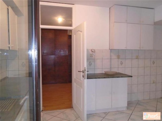 Se Iznajmuva Trosoben Prazen Stan Vo Vlae