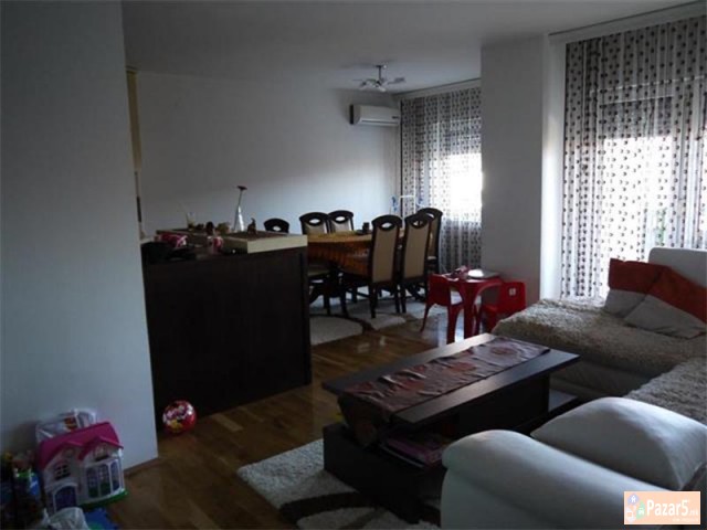 Se Iznajmuva Trosoben Stan Vo Kisela Voda