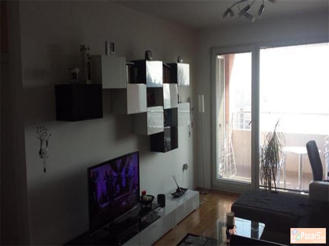 СЕ ИЗДАВА ДВОСОБЕН СТАН ВО ЦЕНТАР