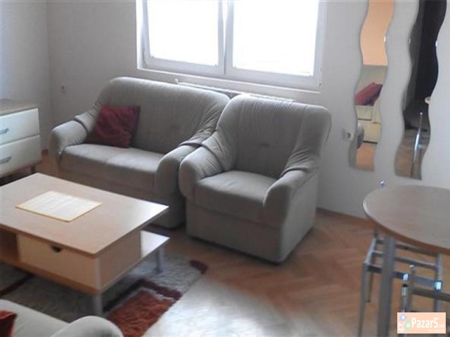 СЕ ИЗДАВА ДВОСОБЕН СТАН КАЈ УНИВЕРЗАЛНА САЛА