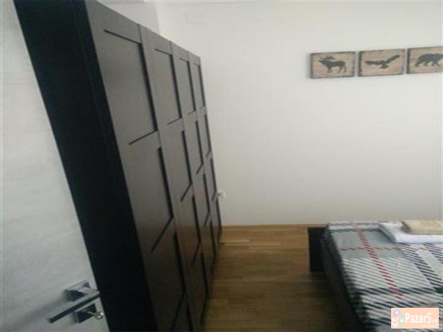 СЕ ИЗДАВА НЕВСЕЛУВАН ТРОСОБЕН СТАН ВО КАПИШТЕЦ