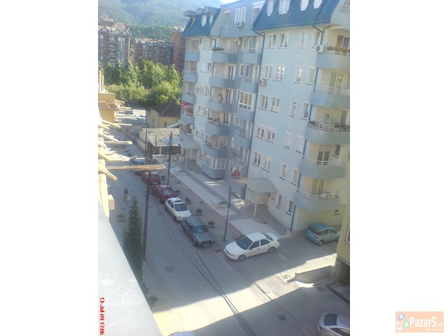 Се издава стан позади Универзална сала карши кафич