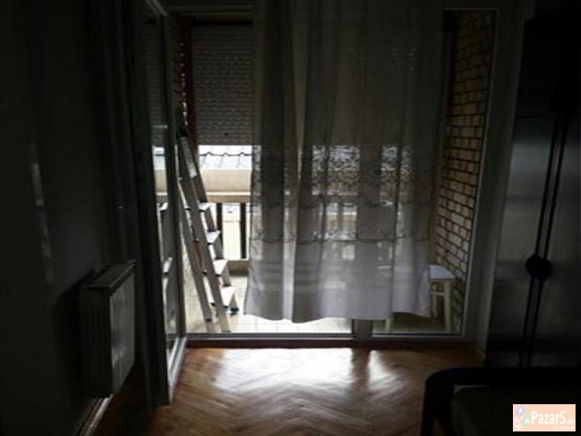 СЕ ИЗДАВА ДВОСОБЕН СТАН ВО АЕРОДРОМ