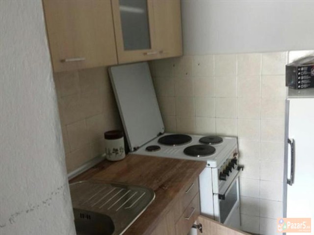 СЕ ИЗДАВА ДВОСОБЕН СТАН ВО АЕРОДРОМ