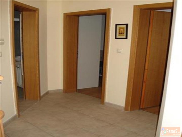 Se Izdava Trosoben Stan Vo Micurin