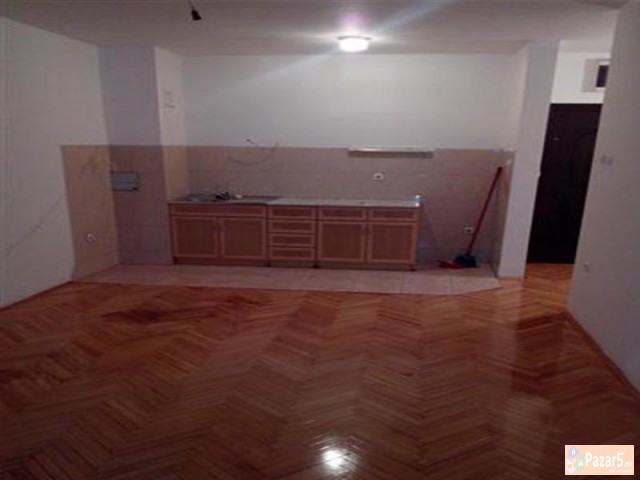 СЕ ИЗДАВА ТРОСОБЕН ПРАЗЕН СТАН ВО ЦЕНТАР ЗА КАНЦЕЛ