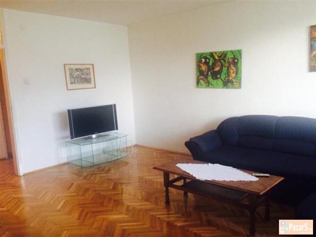 СЕ ИЗДАВА ТРОСОБЕН СТАН ВО ЦЕНТАР