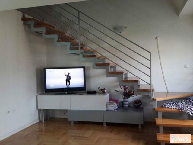 СЕ ИЗДАВА ТРОСОБЕН СТАН ВО АЕРОДРОМ