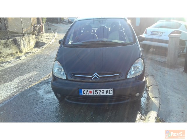 Se prodava citroen xSara picasso 2002god. 