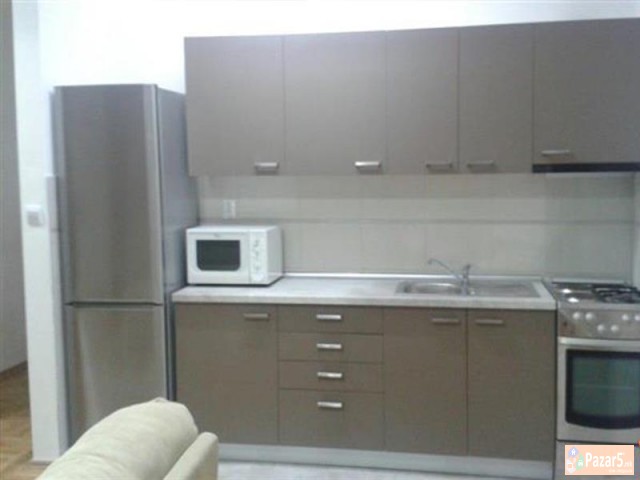 СЕ ИЗДАВА ДВОСОБЕН СТАН ВО ЦЕНТАР