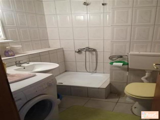 СЕ ИЗДАВА ГАРСОЊЕРА ВО КАРПОШ 4