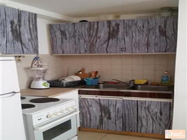 СЕ ИЗДАВА ТРОСОБЕН СТАН ВО КАПИШТЕЦ