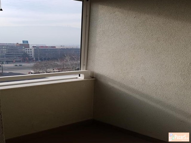 СЕ ИЗДАВА ПРАЗЕН ДВОСОБЕН СТАН ВО АЕРОДРОМ