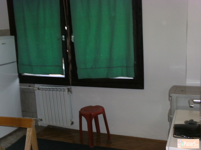 СЕ ИЗДАВА ЕДНОСОБЕН СТАН ВО КАПИШТЕЦ