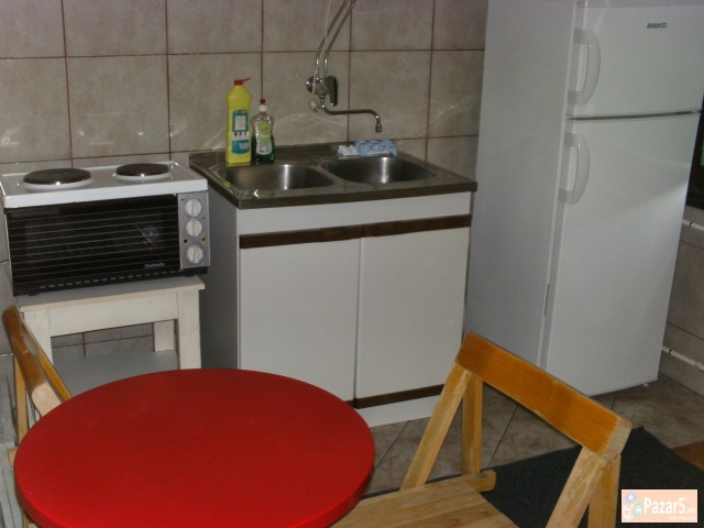 СЕ ИЗДАВА ЕДНОСОБЕН СТАН ВО КАПИШТЕЦ