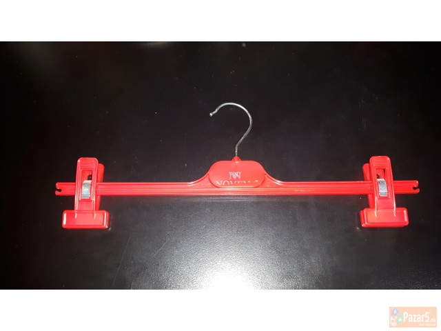 Se Prodava Inventar Za Butik