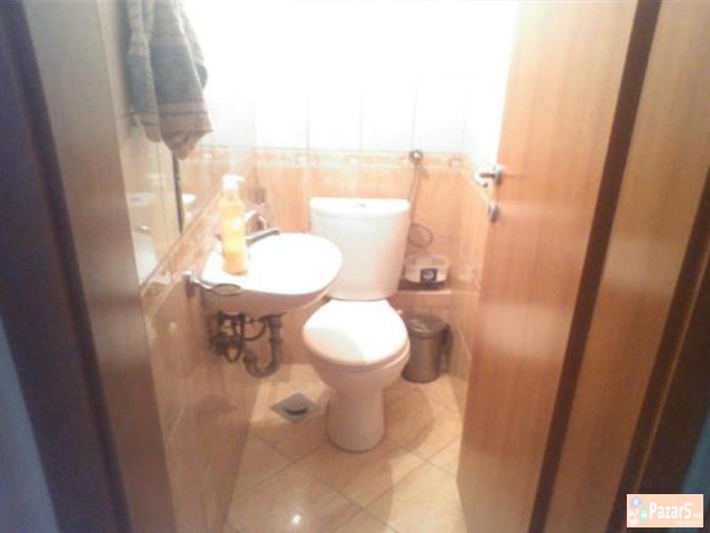 СЕ ИЗДАВА ПРАЗЕН СТАН ЗА КАНЦЕЛАРИИ КАЈ ЛЕОНТИЧ