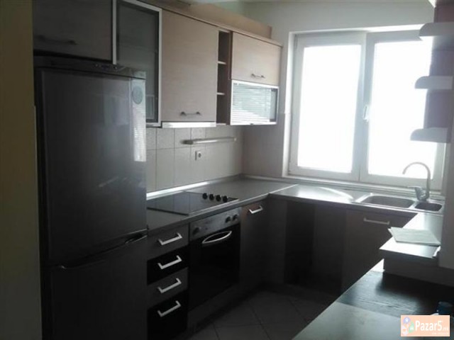 СЕ ИЗДАВА ПРАЗЕН СТАН ЗА КАНЦЕЛАРИИ КАЈ ЛЕОНТИЧ