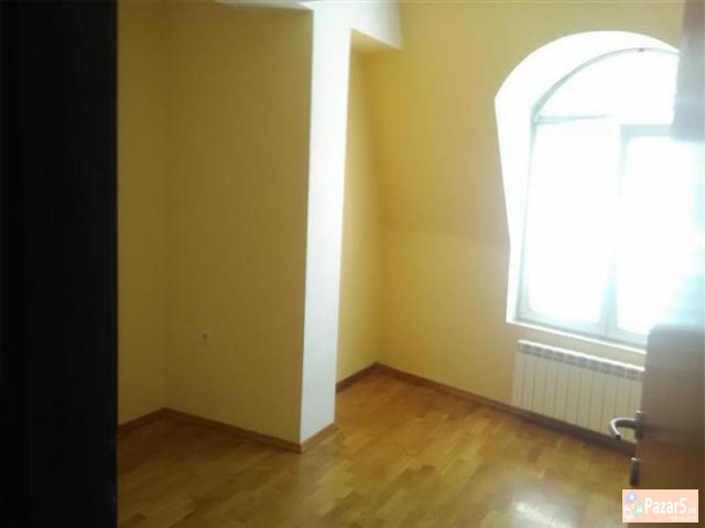 СЕ ИЗДАВА ПРАЗЕН СТАН ЗА КАНЦЕЛАРИИ КАЈ ЛЕОНТИЧ