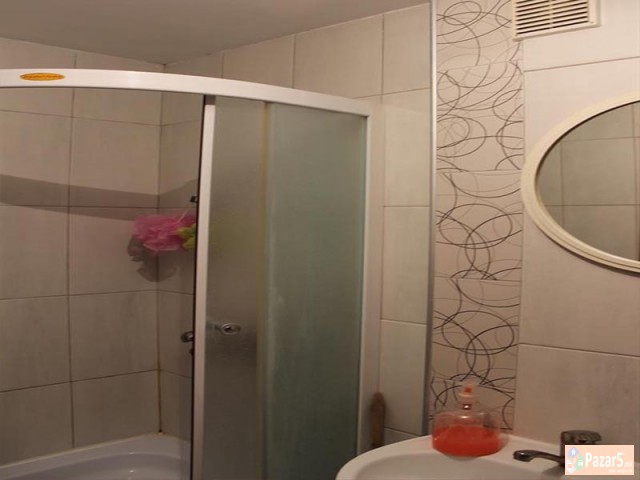 СЕ ИЗДАВА ТРОСОБЕН СТАН ВО КАПИШТЕЦ