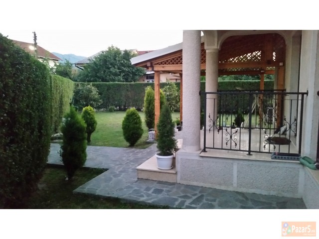 Se Prodava Kukja Vo N.hrom