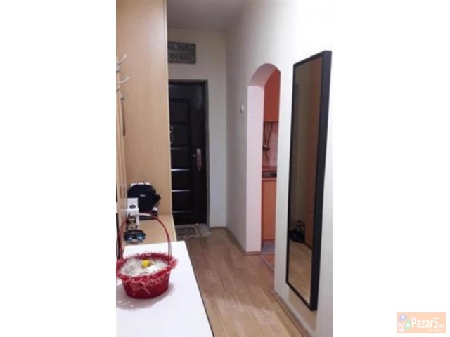 Се продава комплетно реновиран двособен стан