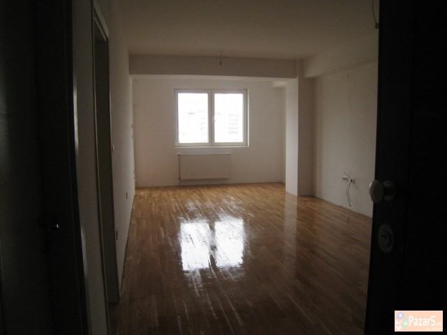 Се продава нов двособен стан на Јужен Булевар