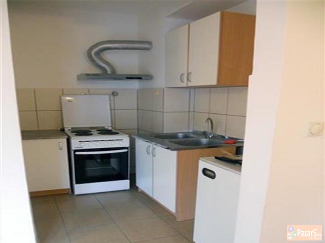 СЕ ИЗДАВА ПРАЗЕН СТАН ЗА КАНЦЕЛАРИЈА ВО ЦЕНТАР