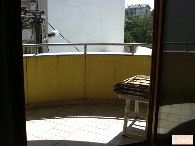 СЕ ПРОДАВА 4-СОБЕН СТАН ВО ДЕБАР МААЛО