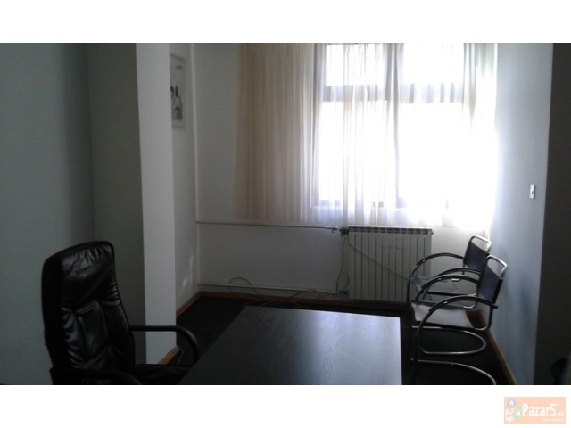 Се изнајмува канцеларија 46м2 во Центар во Палата 