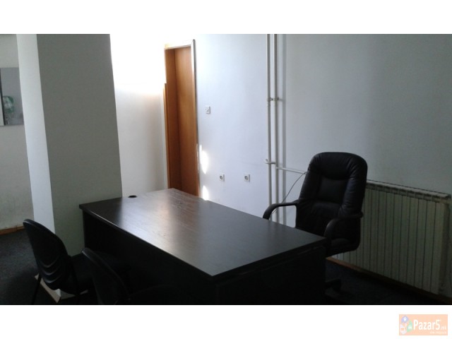 Се изнајмува канцеларија 46м2 во Центар во Палата 