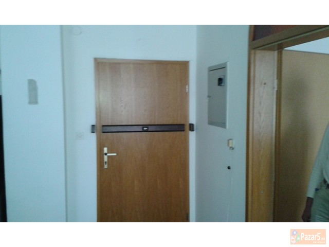 Се изнајмува канцеларија 46м2 во Центар во Палата 