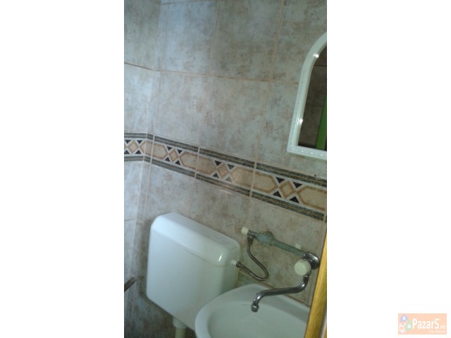 Се изнајмува канцеларија 46м2 во Центар во Палата 