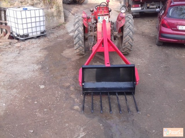 Prodavam Zaden Utovarac- Korpa Za Traktor Za Gubre