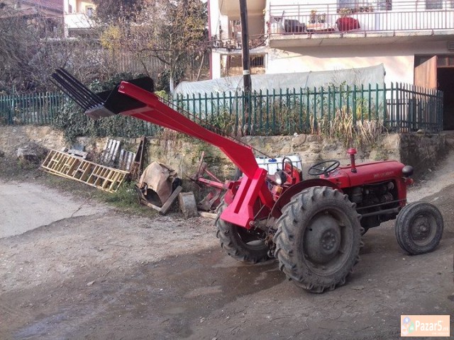 Prodavam Zaden Utovarac- Korpa Za Traktor Za Gubre