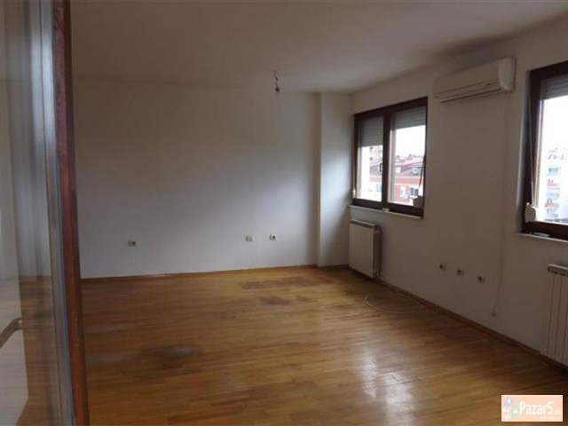 СЕ ИЗДАВА ТРОСОБЕН ПРАЗЕН СТАН ВО НОВО ЛИСИЧЕ