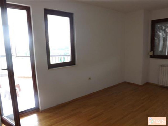 СЕ ИЗДАВА ТРОСОБЕН ПРАЗЕН СТАН ВО НОВО ЛИСИЧЕ