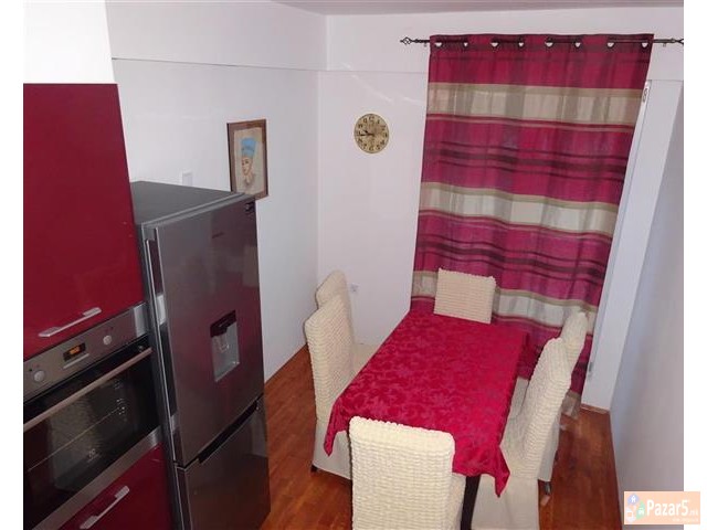 Се изнајмува нов стан 55м2 во Центар