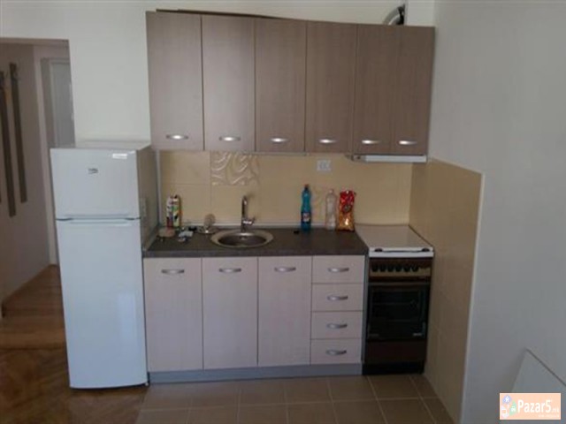 СЕ ИЗДАВА ДВОСОБЕН СТАН ВО ДЕБАР МААЛО