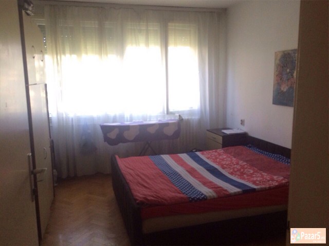 СЕ ИЗДАВА ТРОСОБЕН СТАН КАЈ НОВА ЖЕЛЕЗНИЧКА