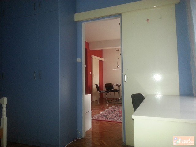 СЕ ИЗДАВА ТРОСОБЕН СТАН ВО АЕРОДРОМ