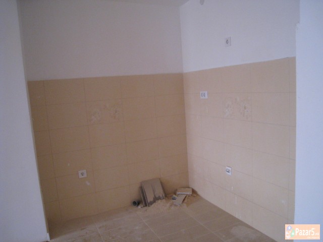 Се продава нов двособен стан на јужен булевар