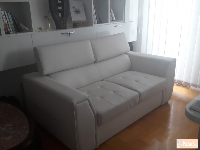 Продавам НОВ бел двосед