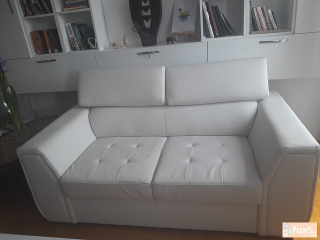 Продавам НОВ бел двосед