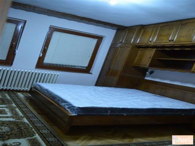 Se Iznajmuva Trosoben Stan Vo Centar