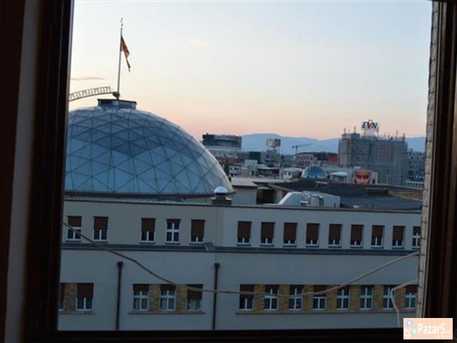 Se Iznajmuva Trosoben Stan Vo Centar