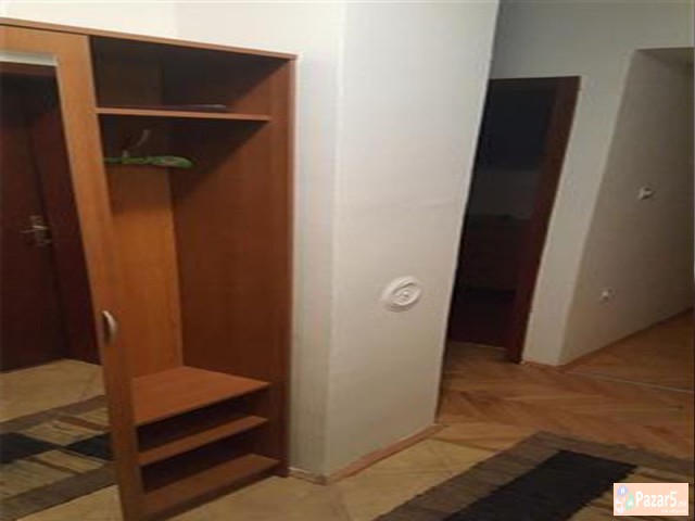 Se Iznajmuva Trosoben Stan Vo Kapishtec