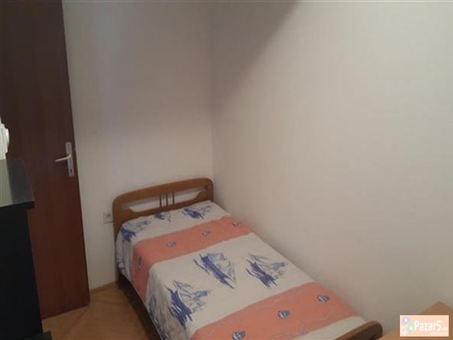 Se Iznajmuva Trosoben Stan Vo Kapishtec